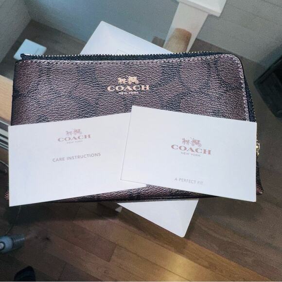 COACH - Double Corner zip brown wristlet - Picture 6 of 12